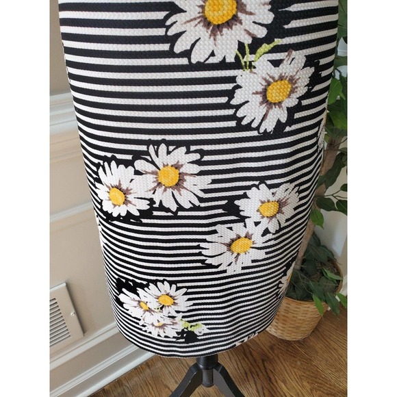 Violet b. Women Black & White Round Neck Short Sleeve Knee Length Dress Medium - Picture 4 of 12